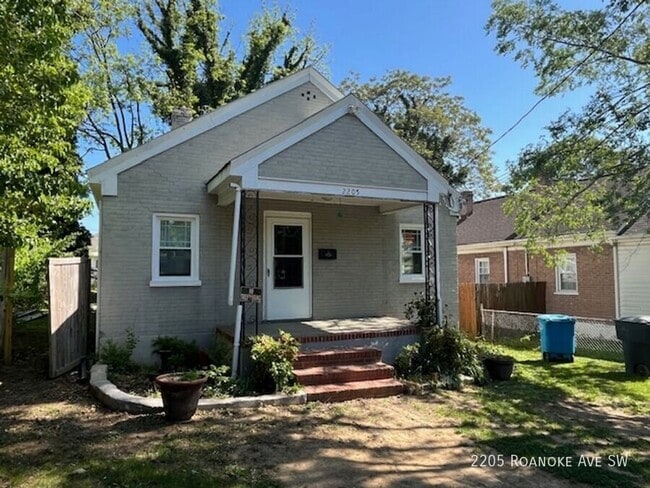 Building Photo - 2205 Roanoke Ave SW