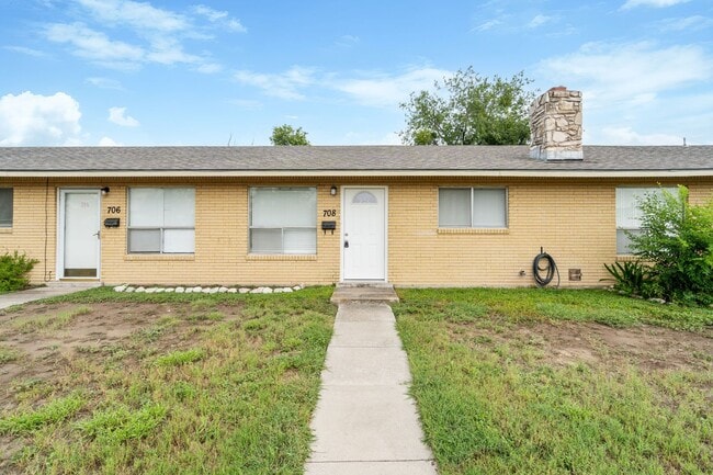 Building Photo - 704-710 W. 10th St. Unit 708