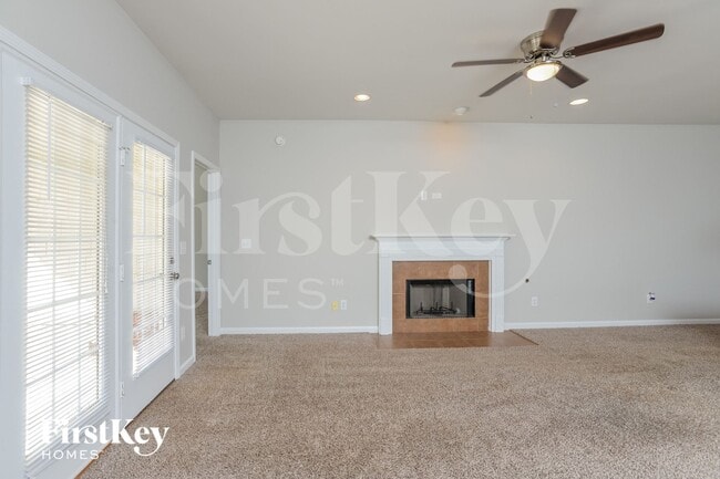 Photo - 271 Fairbank Way