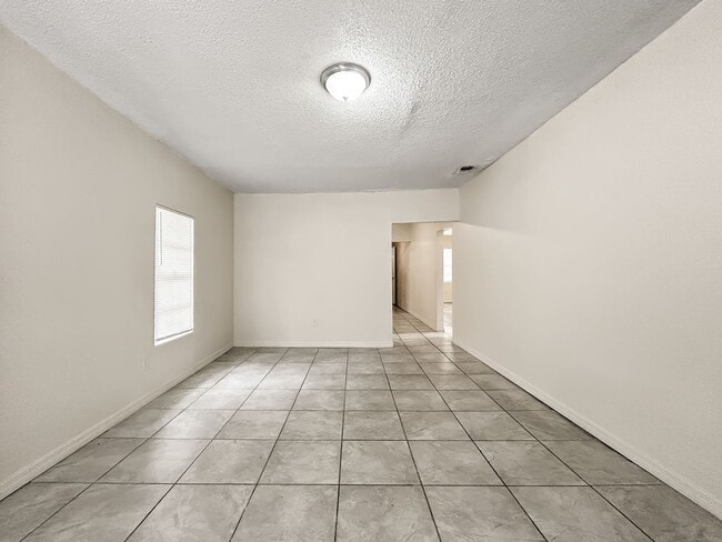 Photo - Updated and Move-In Ready in Prime Tampa Location! 4bed | 1bath