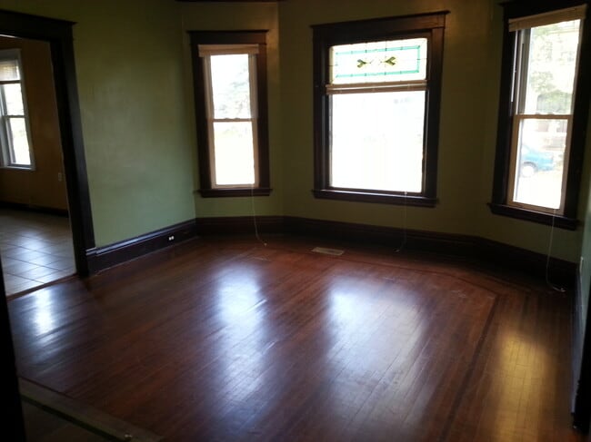 Building Photo - 1824 NE Taylor St Unit Lower