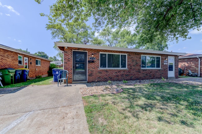 Building Photo - 10760 Tropic Dr Rental