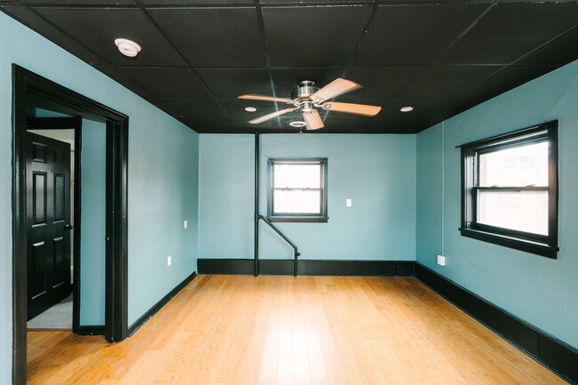 Photo - 922 Western Ave Unit WT 922- 2R