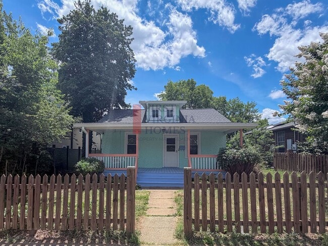 Building Photo - 2Bed/1bath Belmont Bungalow