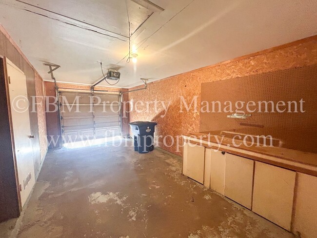 1224 W Burnett St
