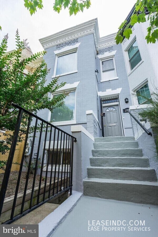 Photo - 2025 Flagler Pl NW