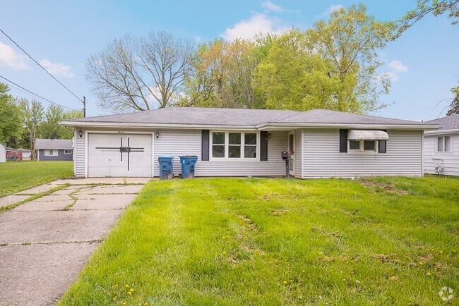 Building Photo - 3 Bed/1 Bath Ranch! Rental