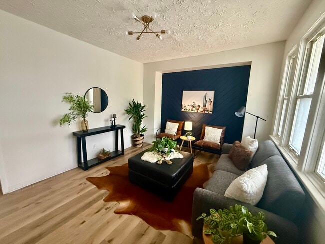 Photo - 130 E Woodrow Ave