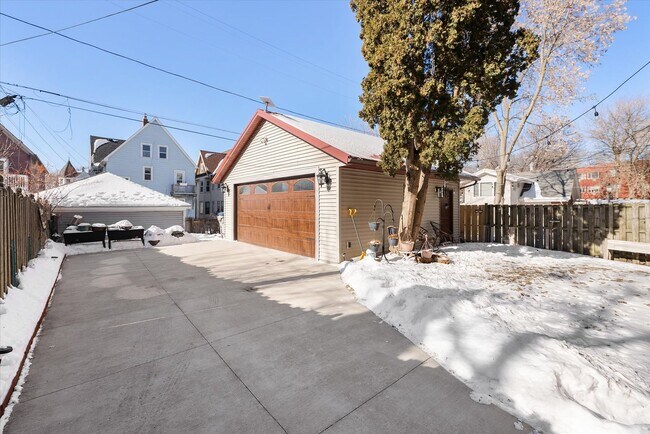 Photo - 2509-2511-2511 N Cramer St Unidad 2511 N Cramer St