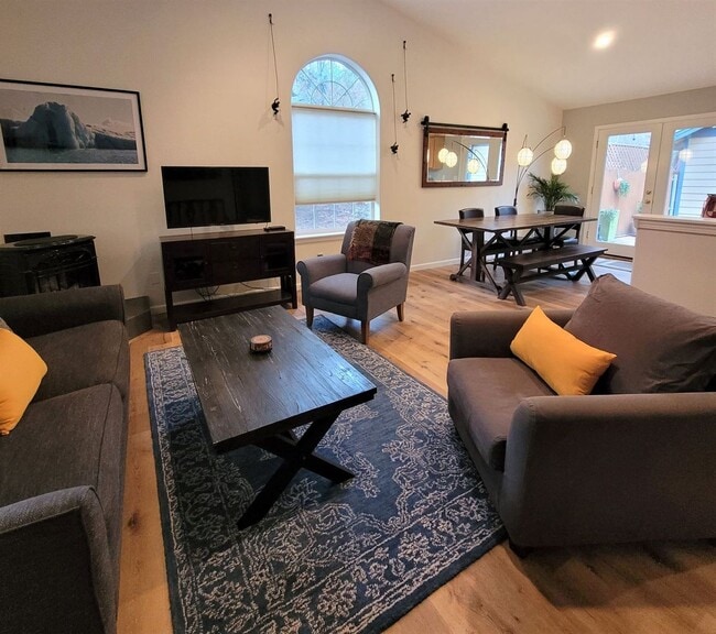 Photo - Charming Home, Bend`s West-side, Detached Garage and Bonus Space. Great Location. Flexible Lease...