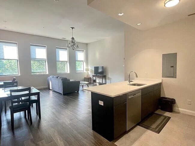 Photo - 1022 Hancock St Unit 111