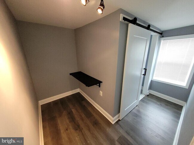 Photo - 617 Archer St