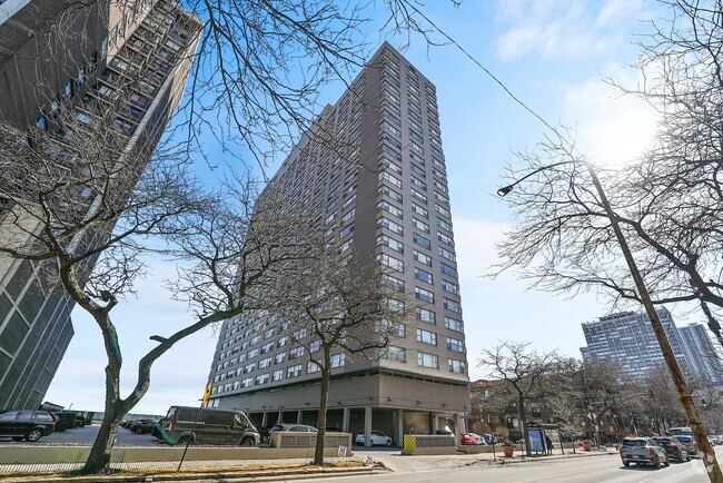 Building Photo - 6301 N Sheridan Rd Unit 21J Rental