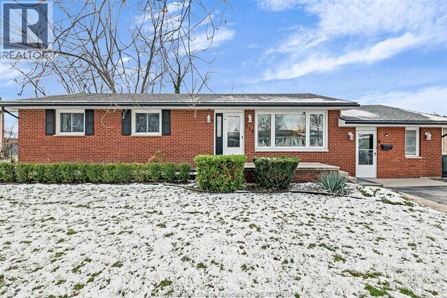 Photo - 310 Superior St