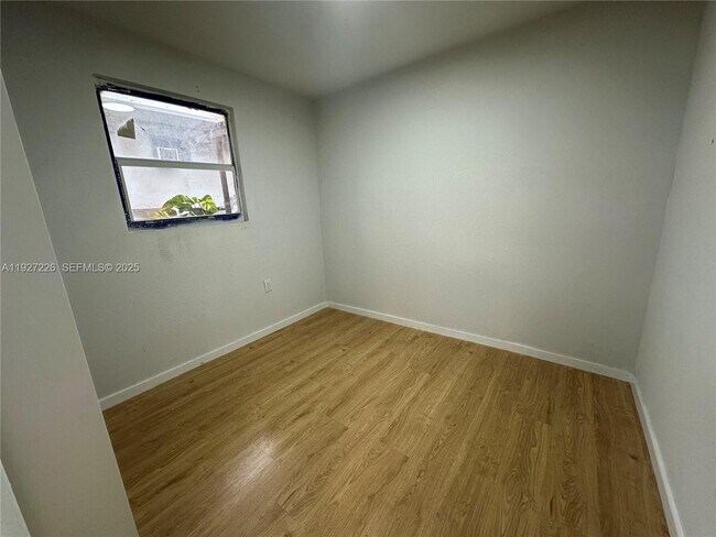 Photo - 1429 SW 3rd St Unit 6