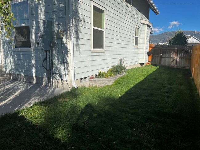 Photo - 807 S Main St
