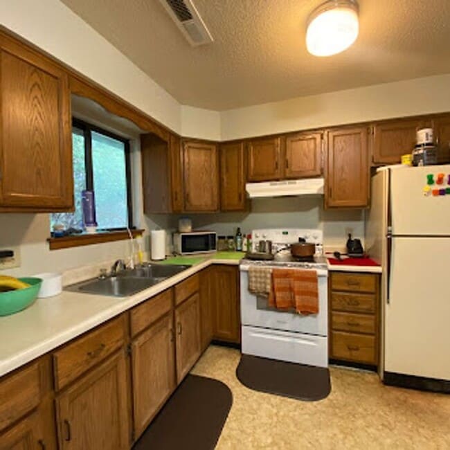 Photo - $1,095 | 2 Bedroom, 1 Bathroom APARTMENT | No Pets | Available for August 1st, 2026 Move In