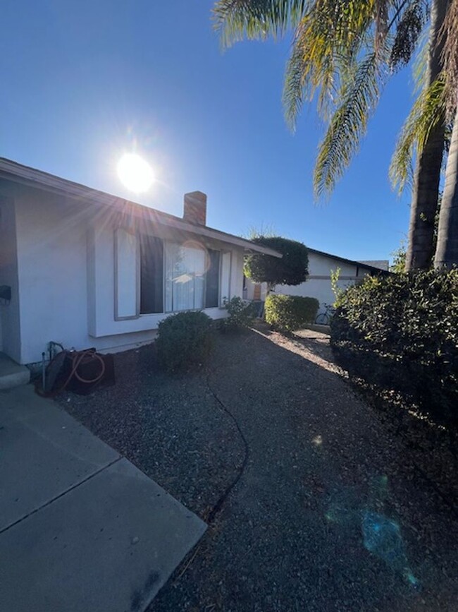 Beautiful 4 Bedroom 2 Bath home in Santee - Beautiful 4 Bedroom 2 Bath home in Santee