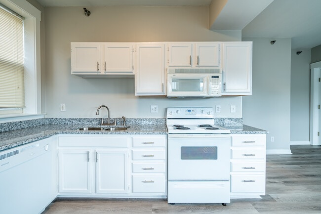 Photo - 234 E 9th St