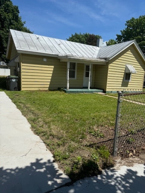 Photo - 826 7th St S