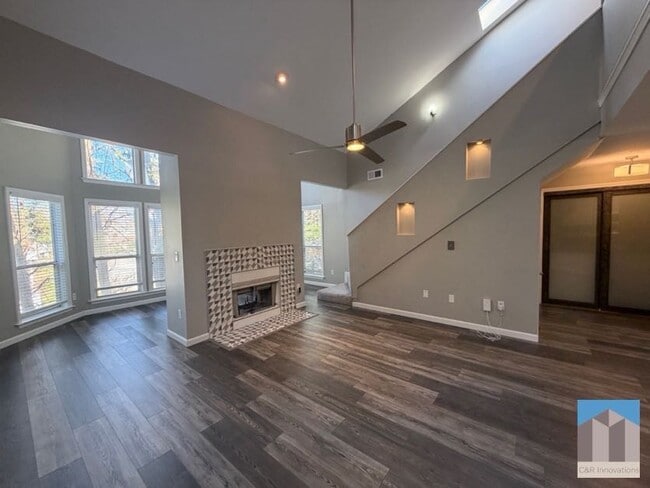 Building Photo - 133 McGill Park Ave NE Unit 133