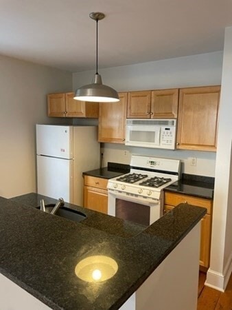 Building Photo - 468 E 7th St Unit 3 Rental