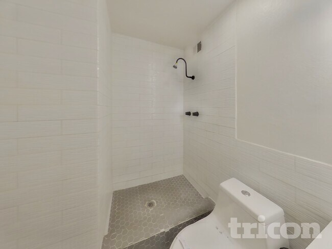 Photo - 826 W Del Rio St