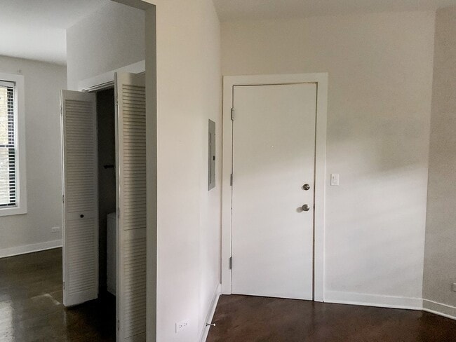 Photo - 1601 W Belle Plaine Ave Unit 1