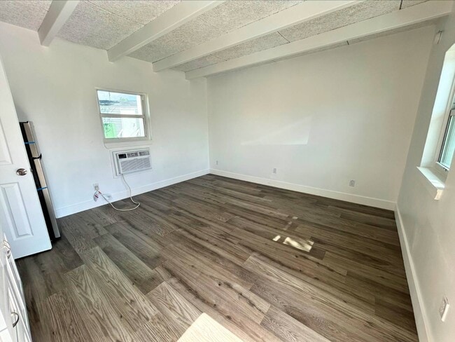 Photo - 670 E Alfred Dr