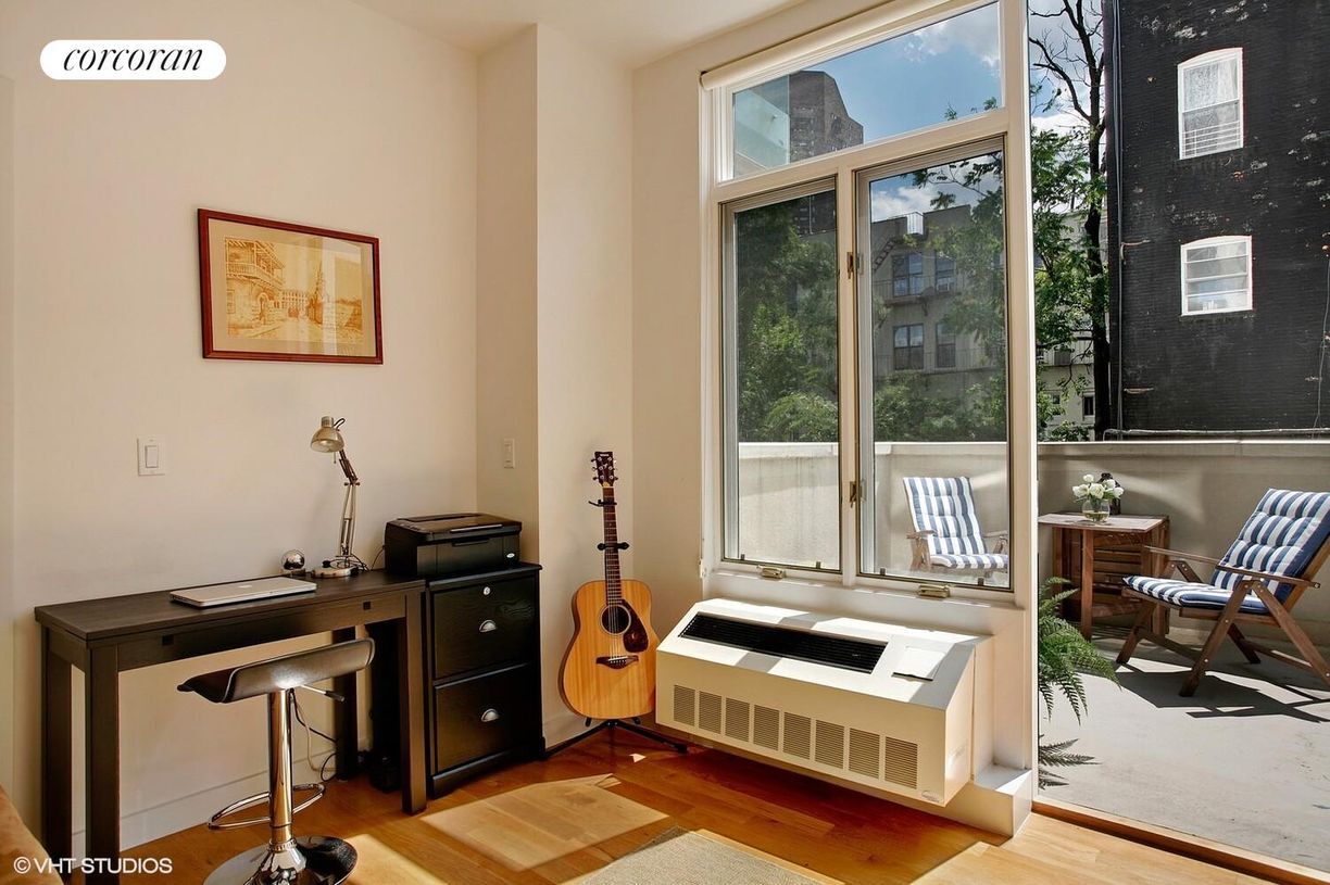 Photo - 342 E 110th St