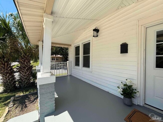 Photo - 1118 W Belmont St