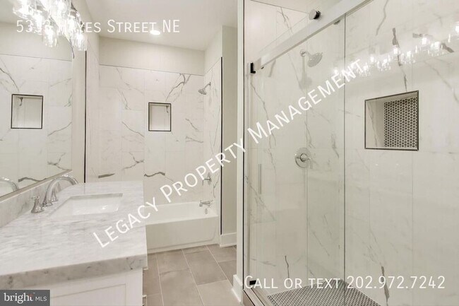 Photo - 5333 Hayes St NE