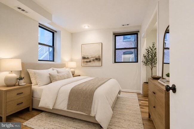 Building Photo - 1211 Light St Unit 103