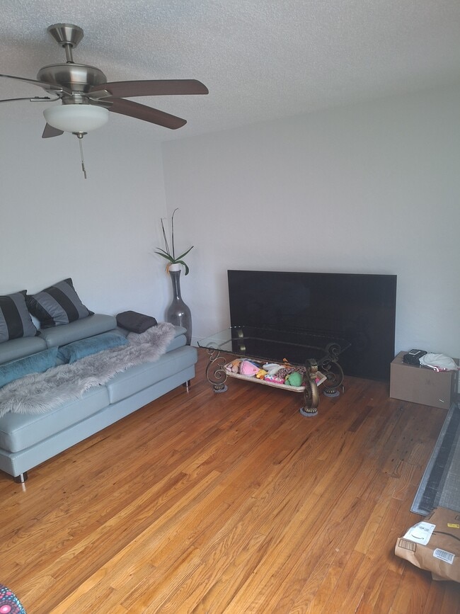 Building Photo - 1532 Funston St Rental