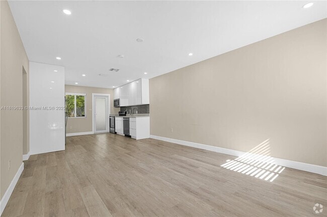Building Photo - 11919 NE 8th Ave Rental