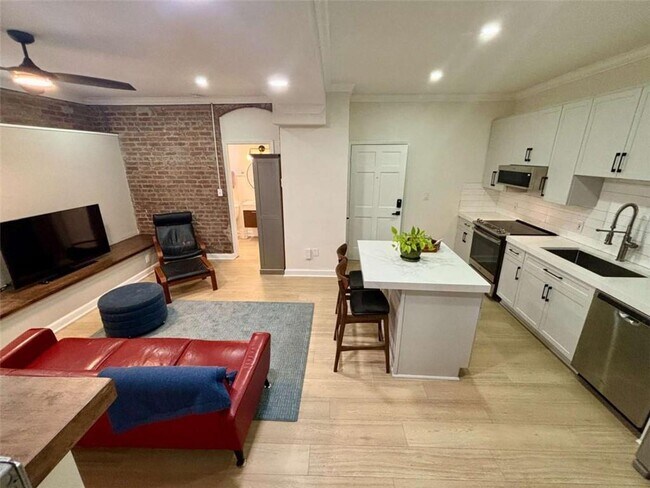 Photo - 685 Argonne Ave NE