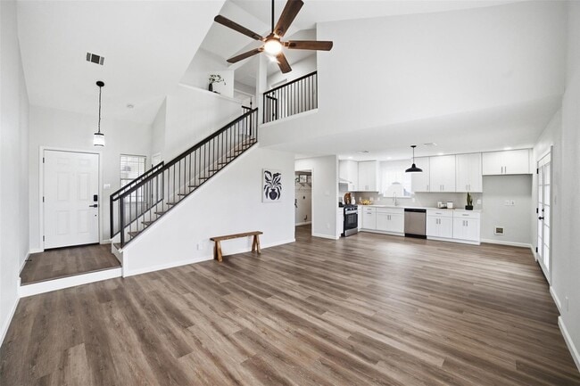 Photo - 1606 Rossport Bend
