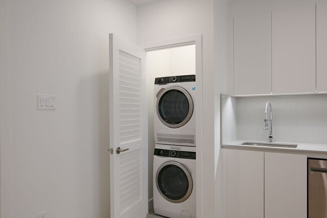 Photo - 4880 Queen Mary Road Unité 004B