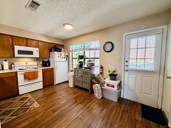1251 Dallas Dr