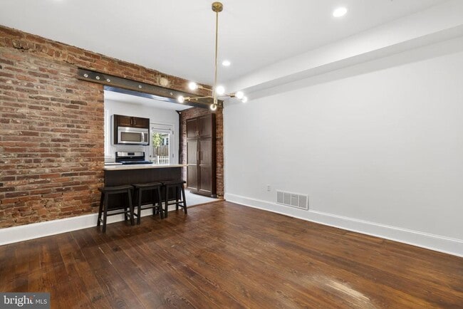 Photo - 465 Ripka St