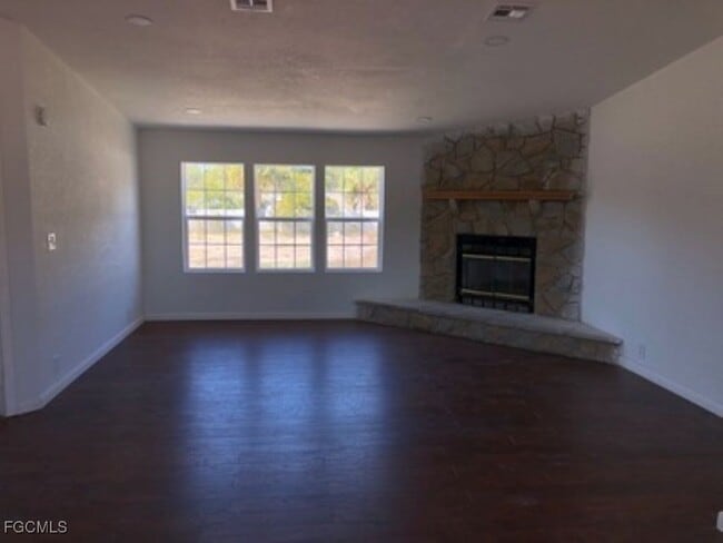 Photo - 340 S Jinete St