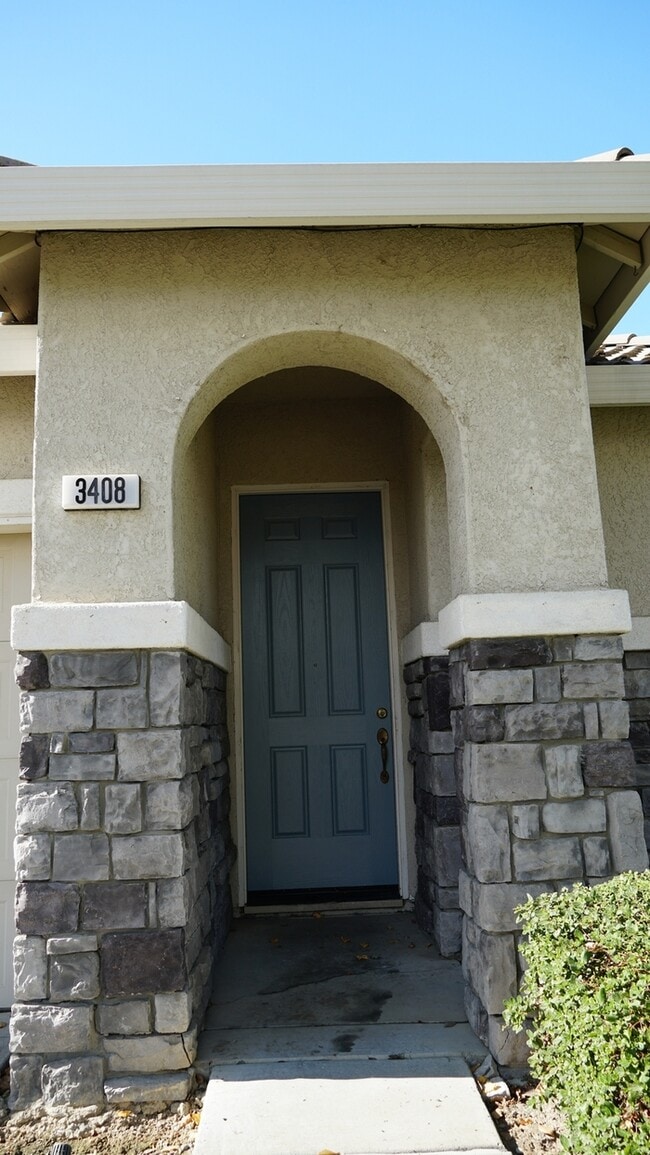 Photo - Gorgeous 3 bedroom 2 bathroom home in Sacramento!