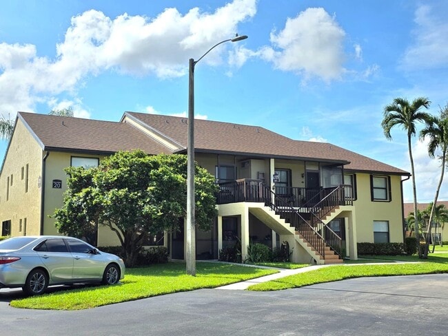 Building Photo - 4709 Lucerne Lakes Blvd E Unit 101 Rental