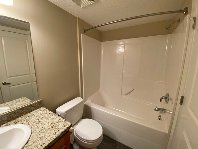 257 Moilliet St S