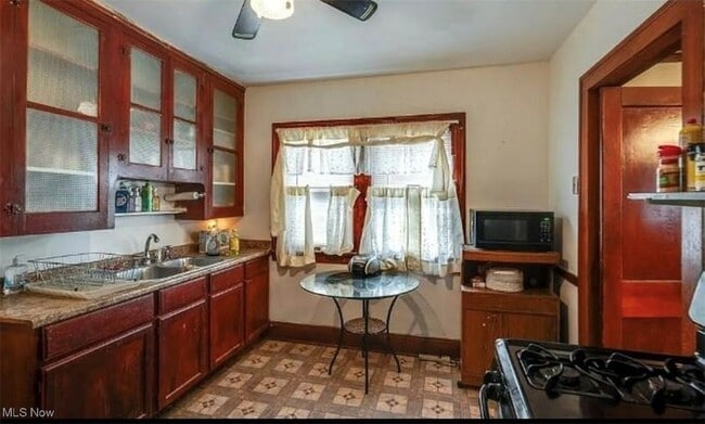 Photo - 14300 Darwin Ave