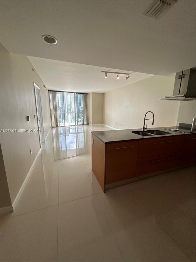 Photo - 495 Brickell Ave Unidad 3609