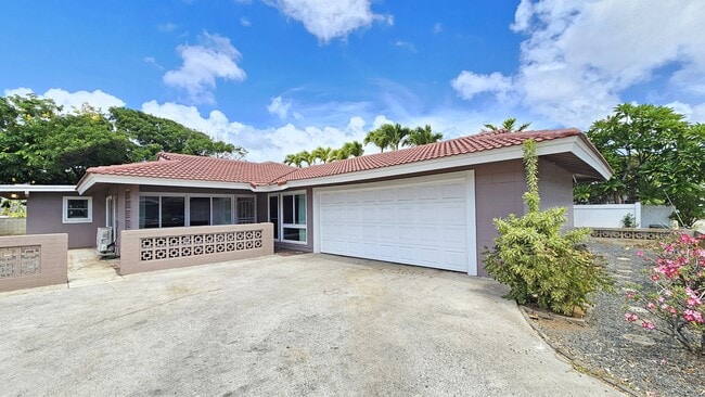 Building Photo - 220 Hanamaulu St Rental