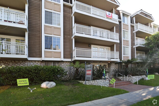 Photo - 1810 Malcolm Ave