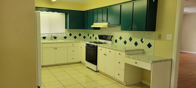 Photo - 4/2 (Madison Park) Nice home in quiet neighborhood