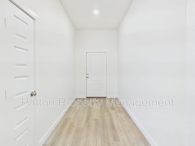 Photo - 3007 Farmyard Dr